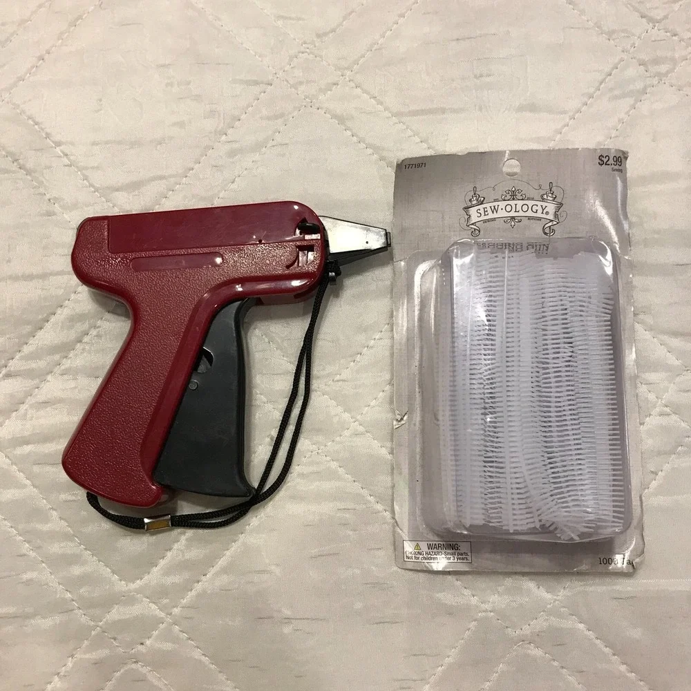 New Garment CLOTHING PRICE LABEL TAGGING TAG TAGGER GUN WITH BARBS